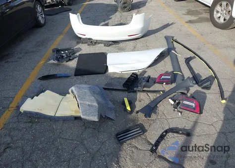 2023 Tesla Model 3 Performance Dual Motor All-Wheel Drive z USA, uszkodzony, nr VIN 5YJ3E1EC8PF596543